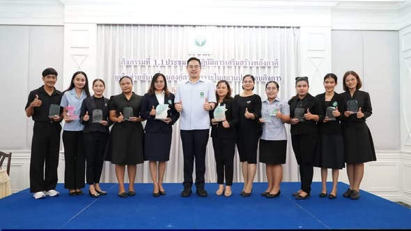 วันที่ 18-19 ธันวาคม 2568  
นางสาวอารีย์ แร่ทอง สาธารณสุขอำเภอจุฬาภรณ์ และผู้รับผิดชอบวัยทำงาน เข้าร่วมประชุมเชิงปฏิบัติการเสริมสร้างพลังภาคีเครือข่ายเพื่อขับเคลื่อน องค์กรสุขภาวะ ในสถานประกอบกิจการ และ รับโล่รางวัล ชุมชน หมู่บ้านไอโอดีน ระดับเขตสุขภาพที่ 11  ปีงบประมาณ 2568 
โดยศูนย์อนามัยที่ 11 นครศรีธรรมราช เป็นผู้จัด และมอบรางวัลโดย ผอ.ศูนย์อนามัยที่ 11 นครศรีธรรมราช